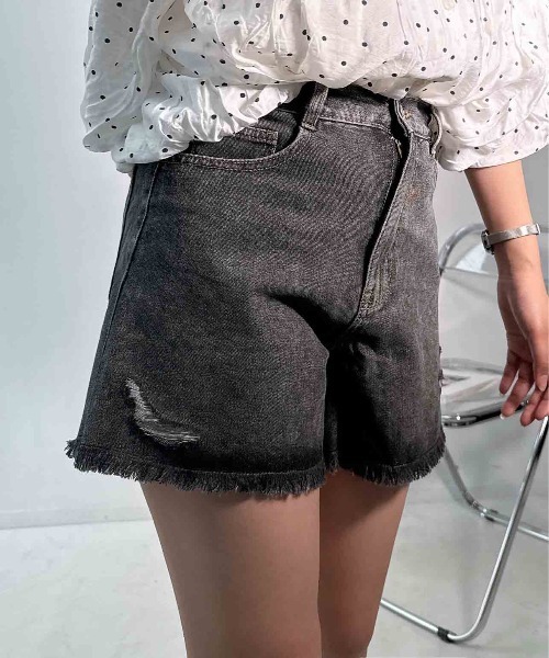 AS KNOW AS plus(アズノゥアズプラス)の「〇フリンジ加工デニムショートパンツ(デニムパンツ・レディース・ブラック系/ブルー系/サックスブルー系・FREE)」の6枚目の写真