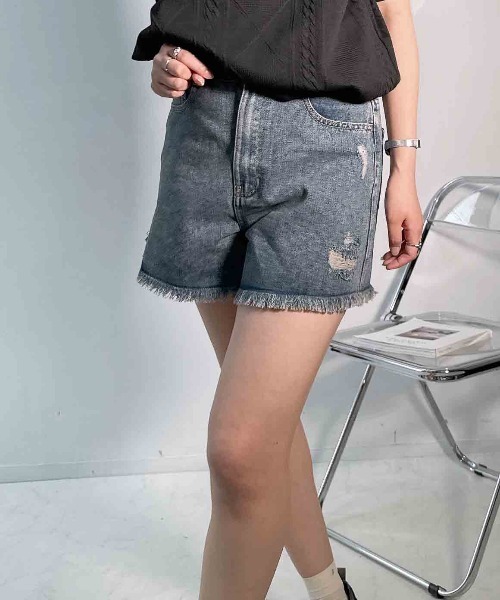 AS KNOW AS plus(アズノゥアズプラス)の「〇フリンジ加工デニムショートパンツ(デニムパンツ・レディース・ブラック系/ブルー系/サックスブルー系・FREE)」の9枚目の写真