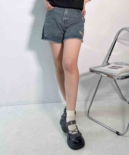 AS KNOW AS plus(アズノゥアズプラス)の「〇フリンジ加工デニムショートパンツ(デニムパンツ・レディース・ブラック系/ブルー系/サックスブルー系・FREE)」の12枚目の写真