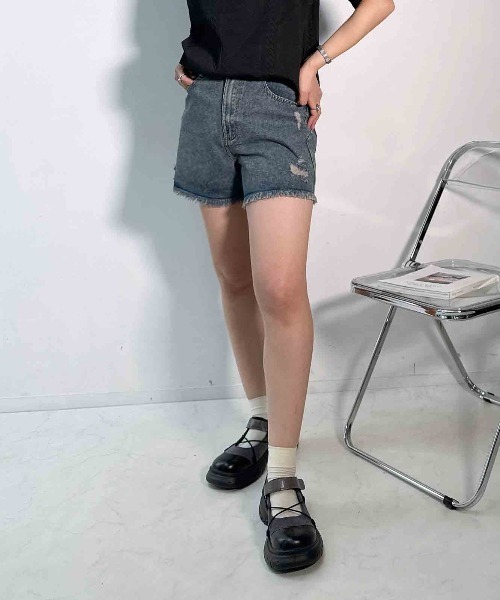 AS KNOW AS plus(アズノゥアズプラス)の「〇フリンジ加工デニムショートパンツ(デニムパンツ・レディース・ブラック系/ブルー系/サックスブルー系・FREE)」の13枚目の写真