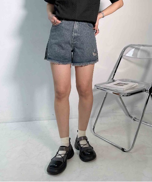 AS KNOW AS plus(アズノゥアズプラス)の「〇フリンジ加工デニムショートパンツ(デニムパンツ・レディース・ブラック系/ブルー系/サックスブルー系・FREE)」の14枚目の写真