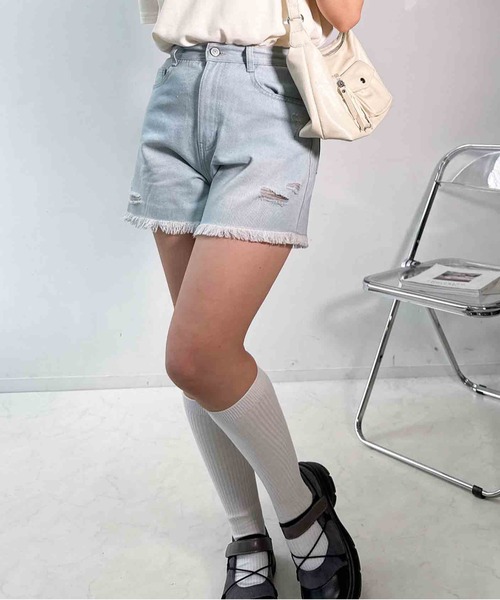 AS KNOW AS plus(アズノゥアズプラス)の「〇フリンジ加工デニムショートパンツ(デニムパンツ・レディース・ブラック系/ブルー系/サックスブルー系・FREE)」の17枚目の写真