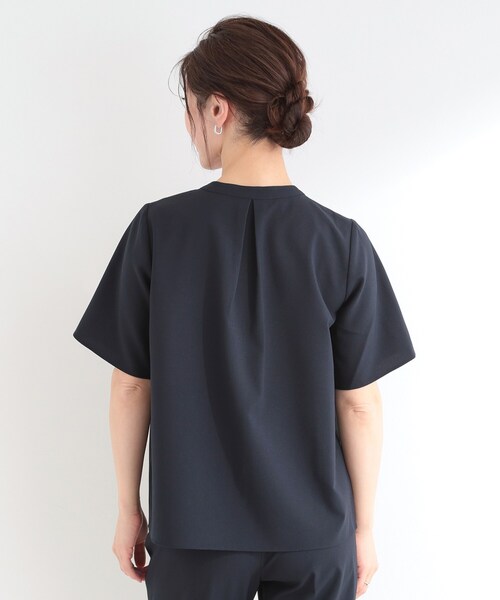 SHOO・LA・RUE(シューラルー)の「【吸水速乾/セットアップ可】洗濯後しわになりにくい タックブラウス(シャツ/ブラウス・レディース・ネイビー/グレー/ナチュラル・01/02/03/04)」の5枚目の写真