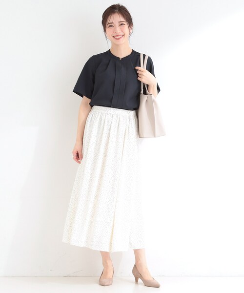 SHOO・LA・RUE(シューラルー)の「【吸水速乾/セットアップ可】洗濯後しわになりにくい タックブラウス(シャツ/ブラウス・レディース・ネイビー/グレー/ナチュラル・01/02/03/04)」の10枚目の写真