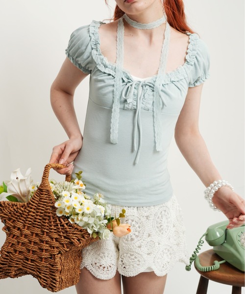 IMARI(イマリ)の「【 IMARI / イマリ 】 レース チョーカー付き フリル 半袖 トップス(Tシャツ/カットソー・レディース・グレー/ホワイト/ブルー・FREE)」の3枚目の写真