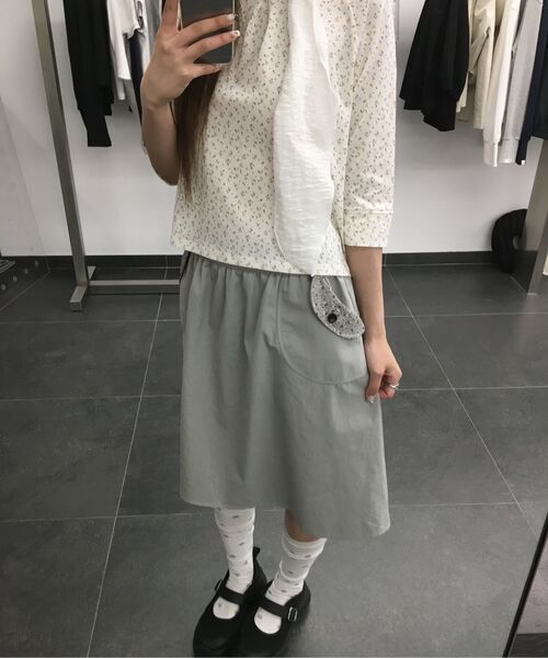 OHESHIO（オヘシオ）の「FLORAL POCKET BANDING MIDI SKIRT, KHAKI GRAY（スカート・レディース・その他・FREE）」の9枚目の写真