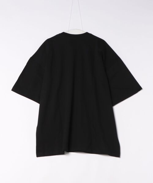 a.p.o.v.(エーピーオービー)の「a.p.o.v. ゴシックロゴプリントスーパーオーバーサイズコットンTシャツ(Tシャツ/カットソー・メンズ・ホワイト/ブラック・ONESIZE)」の3枚目の写真