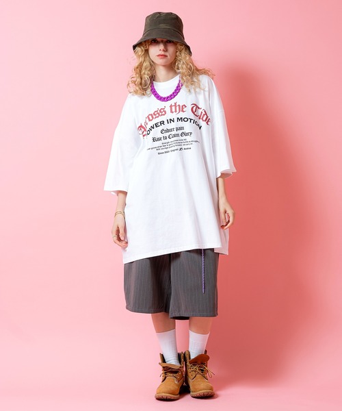 a.p.o.v.(エーピーオービー)の「a.p.o.v. ゴシックロゴプリントスーパーオーバーサイズコットンTシャツ(Tシャツ/カットソー・メンズ・ホワイト/ブラック・ONESIZE)」の6枚目の写真