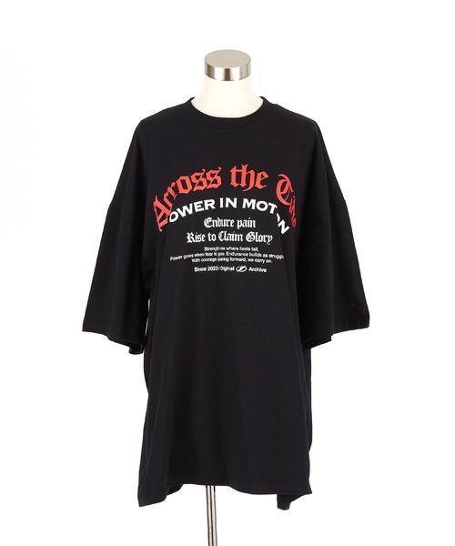 a.p.o.v.(エーピーオービー)の「a.p.o.v. ゴシックロゴプリントスーパーオーバーサイズコットンTシャツ(Tシャツ/カットソー・メンズ・ホワイト/ブラック・ONESIZE)」の8枚目の写真