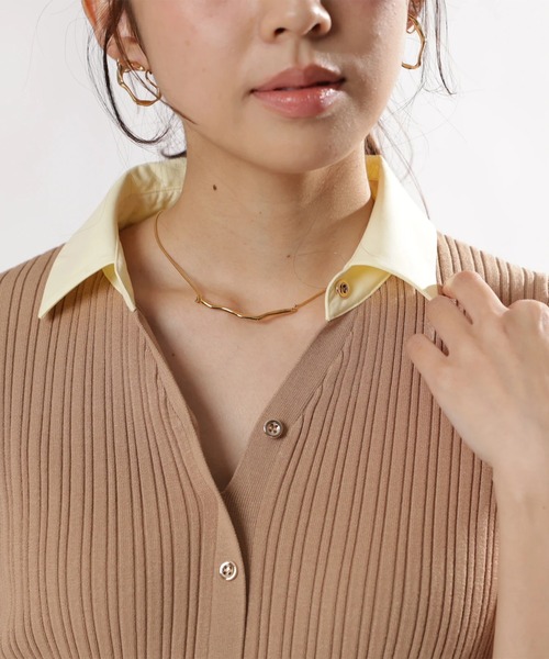 JUSGLITTY（ジャスグリッティー）の「半袖シャツカラーニット（ニット/セーター・レディース・ライトイエロー/グレイッシュベージュ/ネイビー/キャメル・2）」の8枚目の写真