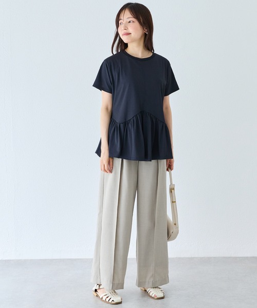 LAVEANGE(ラビアンジェ)の「【好機能シリーズ】汗シミ防止・接触冷感・吸水速乾・UVカット・遮熱・透け防止|エアリードライギャザーペプラムプルオーバー|ひんやり/体型カバー/フレアシルエット/きれいめ(Tシャツ/カットソー・レディース・ライトベージュ/ブラウン/ブラック・3L/LL/M/5L/4L)」の11枚目の写真