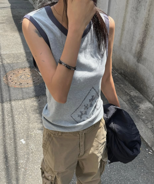 INTEMPOMOOD(インテンポムード)の「バンガードマークスリーブレス:2カラー(Tシャツ/カットソー・メンズ・グレー/ブラック・MEDIUM/LARGE)」の6枚目の写真