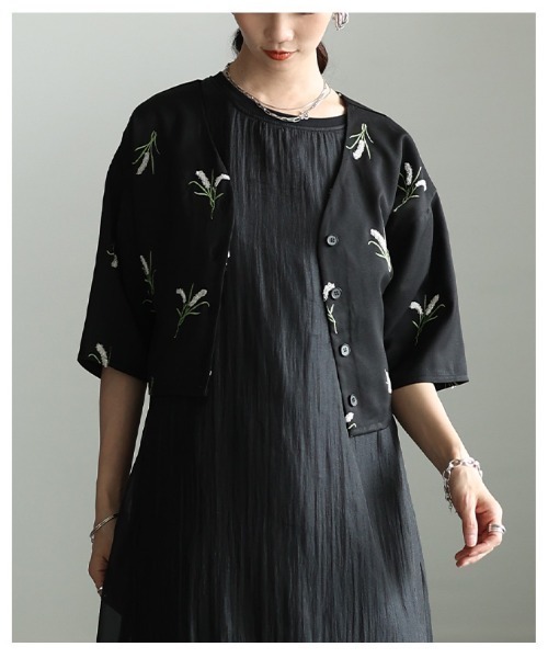 Sawa a la mode(サワアラモード)の「花柄刺繍ノーカラーシャツジャケット(ノーカラージャケット・レディース・ブラック・FREE)」の9枚目の写真