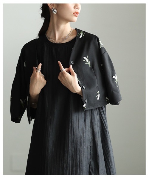 Sawa a la mode(サワアラモード)の「花柄刺繍ノーカラーシャツジャケット(ノーカラージャケット・レディース・ブラック・FREE)」の12枚目の写真