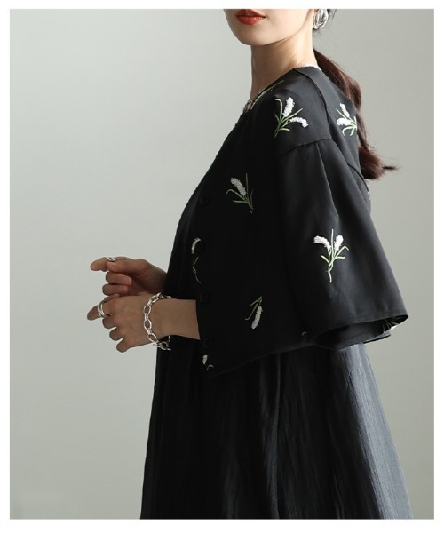 Sawa a la mode(サワアラモード)の「花柄刺繍ノーカラーシャツジャケット(ノーカラージャケット・レディース・ブラック・FREE)」の13枚目の写真