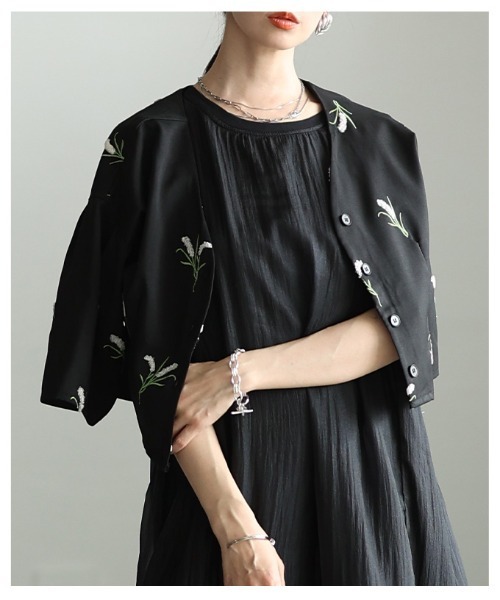 Sawa a la mode(サワアラモード)の「花柄刺繍ノーカラーシャツジャケット(ノーカラージャケット・レディース・ブラック・FREE)」の15枚目の写真