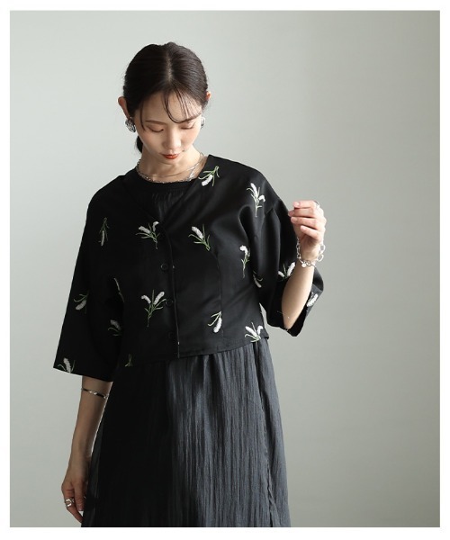Sawa a la mode(サワアラモード)の「花柄刺繍ノーカラーシャツジャケット(ノーカラージャケット・レディース・ブラック・FREE)」の18枚目の写真