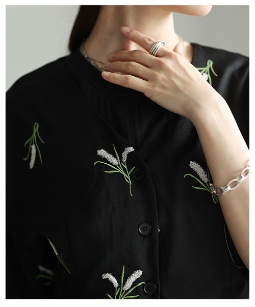 Sawa a la mode(サワアラモード)の「花柄刺繍ノーカラーシャツジャケット(ノーカラージャケット・レディース・ブラック・FREE)」の19枚目の写真