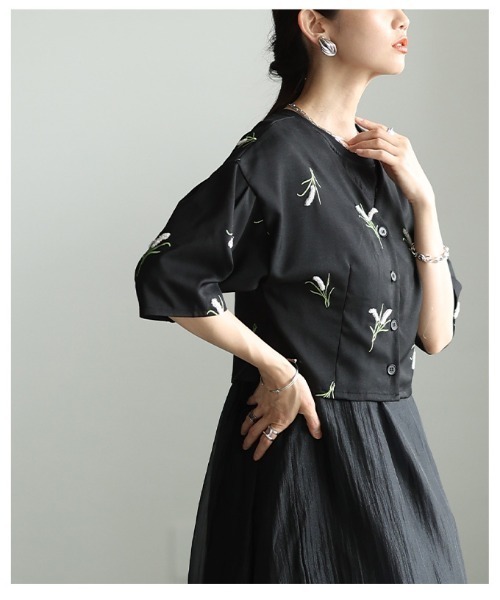 Sawa a la mode(サワアラモード)の「花柄刺繍ノーカラーシャツジャケット(ノーカラージャケット・レディース・ブラック・FREE)」の21枚目の写真