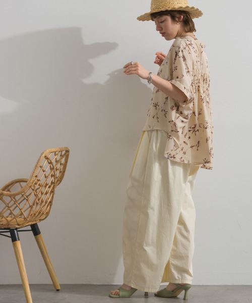 le colis（ルコリ）の「花 プリント シャーリング ポンチョ 5分袖 シャツ（シャツ/ブラウス・レディース・ブルー系その他/レッド系その他/ベージュ系その他/ブラック系その他・FREE）」の12枚目の写真