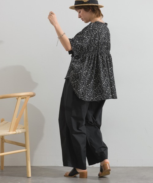 le colis（ルコリ）の「花 プリント シャーリング ポンチョ 5分袖 シャツ（シャツ/ブラウス・レディース・ブルー系その他/レッド系その他/ベージュ系その他/ブラック系その他・FREE）」の5枚目の写真