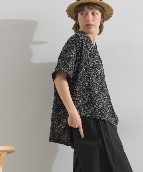 le colis（ルコリ）の「花 プリント シャーリング ポンチョ 5分袖 シャツ（シャツ/ブラウス・レディース・ブルー系その他/レッド系その他/ベージュ系その他/ブラック系その他・FREE）」の7枚目の写真