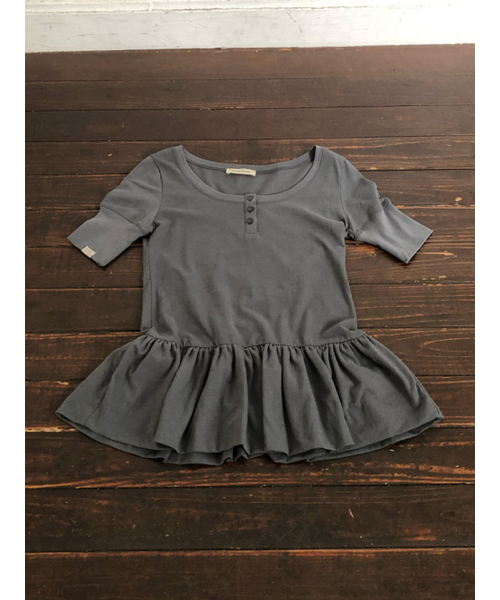 PEEVES PEEVES(フィブス フィブス)の「Henley Peplum Top / Charcoal(Tシャツ/カットソー・レディース・その他・OS)」の4枚目の写真
