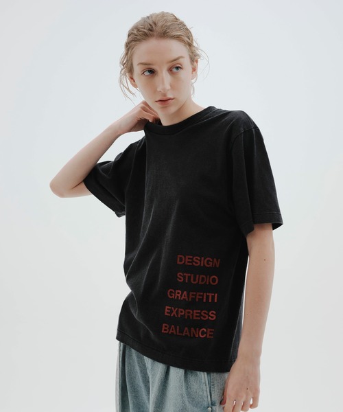 NOISE MAKER(ノイズメーカー)の「グリッターグラフィックワードTEE(Tシャツ/カットソー・レディース・ブラック・FREE)」の1枚目の写真