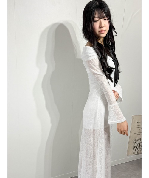 marcydorn(マーシードルン)の「配色リボンアクセント オフショルロングワンピース フェミニンシルエット(ワンピース・レディース・ホワイト・S/M/L)」の8枚目の写真