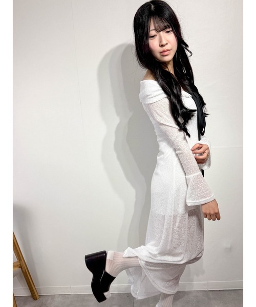 marcydorn(マーシードルン)の「配色リボンアクセント オフショルロングワンピース フェミニンシルエット(ワンピース・レディース・ホワイト・S/M/L)」の9枚目の写真