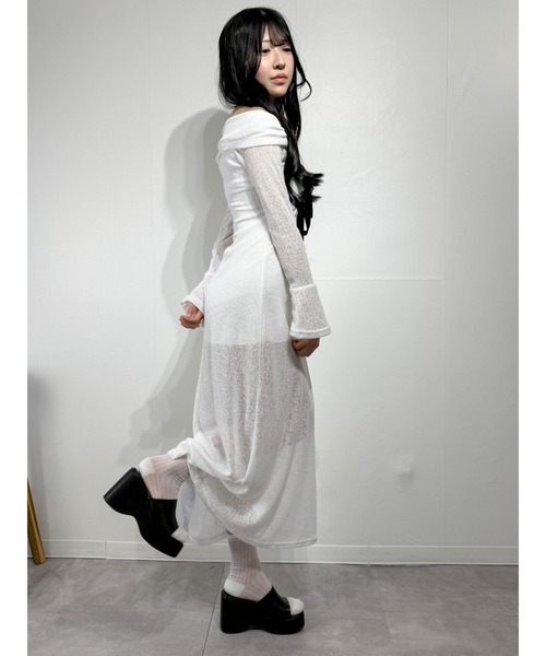 marcydorn(マーシードルン)の「配色リボンアクセント オフショルロングワンピース フェミニンシルエット(ワンピース・レディース・ホワイト・S/M/L)」の12枚目の写真