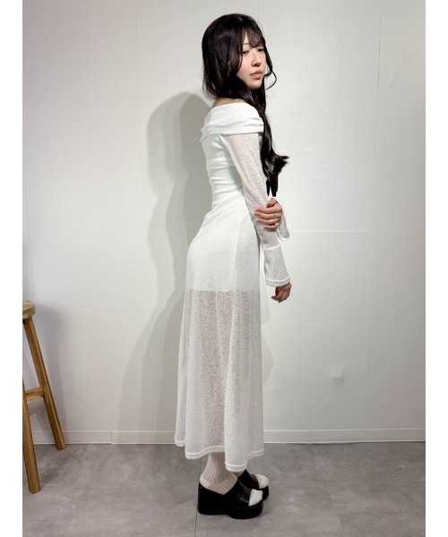 marcydorn(マーシードルン)の「配色リボンアクセント オフショルロングワンピース フェミニンシルエット(ワンピース・レディース・ホワイト・S/M/L)」の13枚目の写真