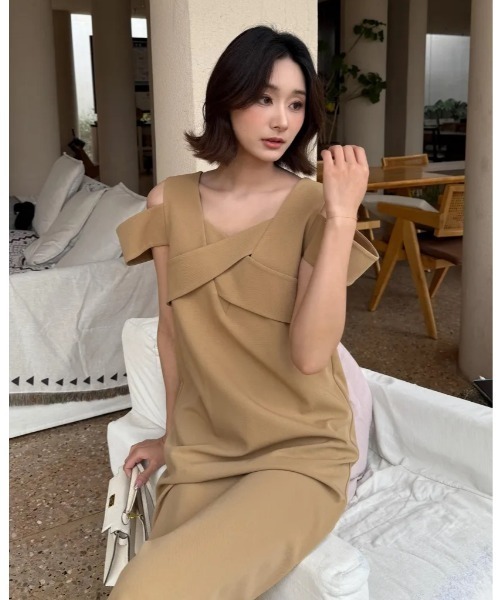 BIRTHDAY BASH(バースデイバッシュ)の「DAISY LONG DRESS LIMITED BEIGE(ワンピース・レディース・ベージュ・MEDIUM/SMALL)」の1枚目の写真