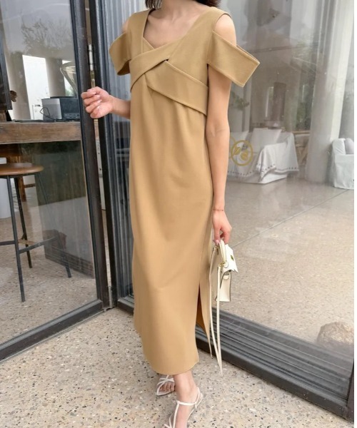 BIRTHDAY BASH(バースデイバッシュ)の「DAISY LONG DRESS LIMITED BEIGE(ワンピース・レディース・ベージュ・MEDIUM/SMALL)」の2枚目の写真