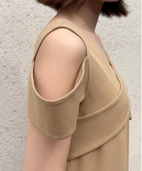 BIRTHDAY BASH(バースデイバッシュ)の「DAISY LONG DRESS LIMITED BEIGE(ワンピース・レディース・ベージュ・MEDIUM/SMALL)」の3枚目の写真