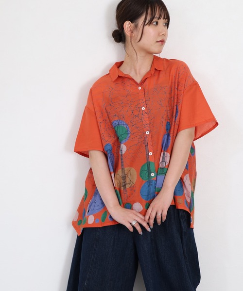 KILKI(キルキー)の「kilki 半袖オーバーサイズブラウス ギター(シャツ/ブラウス・レディース・ブラック系/オレンジ系・FREE)」の13枚目の写真