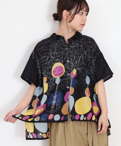KILKI(キルキー)の「kilki 半袖オーバーサイズブラウス ギター(シャツ/ブラウス・レディース・ブラック系/オレンジ系・FREE)」の3枚目の写真
