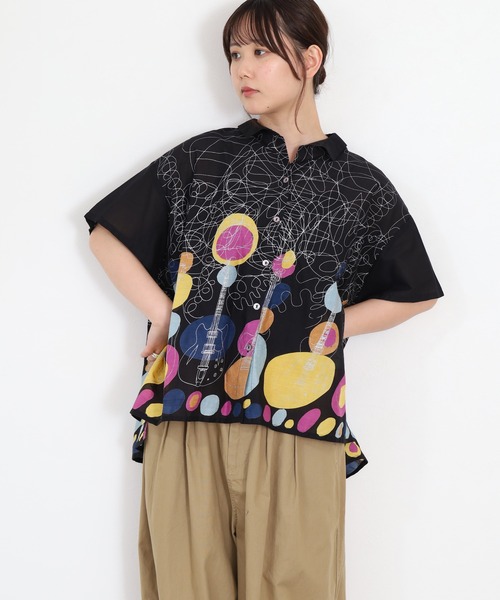 KILKI(キルキー)の「kilki 半袖オーバーサイズブラウス ギター(シャツ/ブラウス・レディース・ブラック系/オレンジ系・FREE)」の4枚目の写真