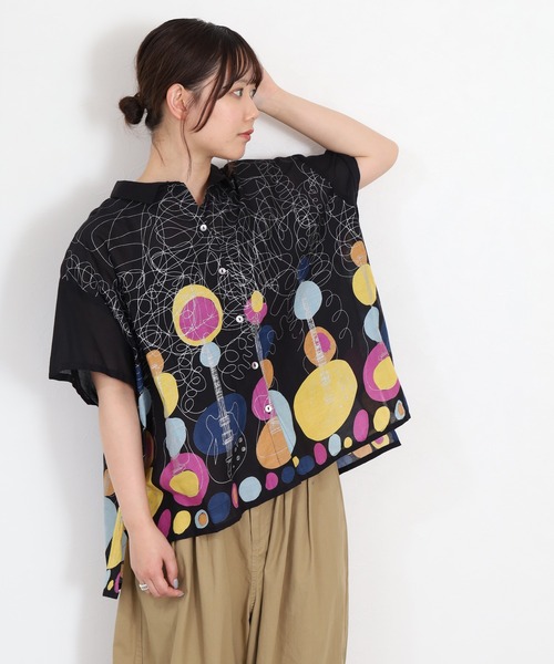 KILKI(キルキー)の「kilki 半袖オーバーサイズブラウス ギター(シャツ/ブラウス・レディース・ブラック系/オレンジ系・FREE)」の5枚目の写真