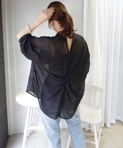 CORNERS(コーナーズ)の「バックオープンシアーシャツ(シャツ/ブラウス・レディース・ブラック・M)」の5枚目の写真