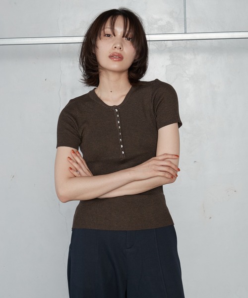 OFROOM(オフルーム)の「【2026秋冬新作】Rib Henley Knit Top|リブヘンリーニットトップ(ニット/セーター・レディース・ブラック/ブラウン/アイボリー・FREE)」の20枚目の写真