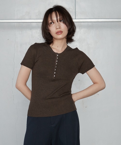 OFROOM(オフルーム)の「【2026秋冬新作】Rib Henley Knit Top|リブヘンリーニットトップ(ニット/セーター・レディース・ブラック/ブラウン/アイボリー・FREE)」の10枚目の写真