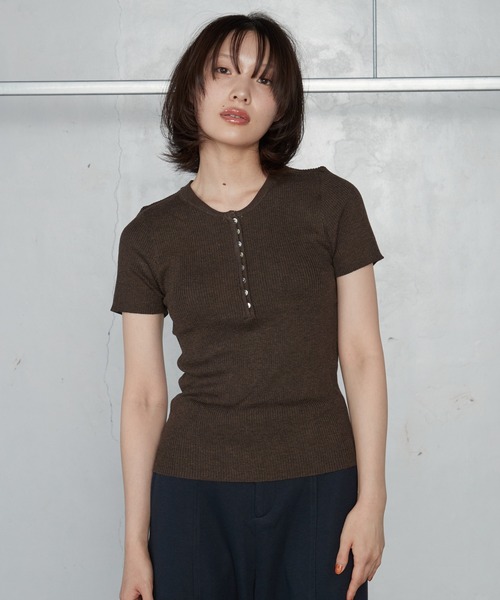 OFROOM(オフルーム)の「【2026秋冬新作】Rib Henley Knit Top|リブヘンリーニットトップ(ニット/セーター・レディース・ブラック/ブラウン/アイボリー・FREE)」の11枚目の写真