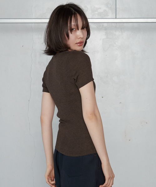 OFROOM(オフルーム)の「【2026秋冬新作】Rib Henley Knit Top|リブヘンリーニットトップ(ニット/セーター・レディース・ブラック/ブラウン/アイボリー・FREE)」の21枚目の写真