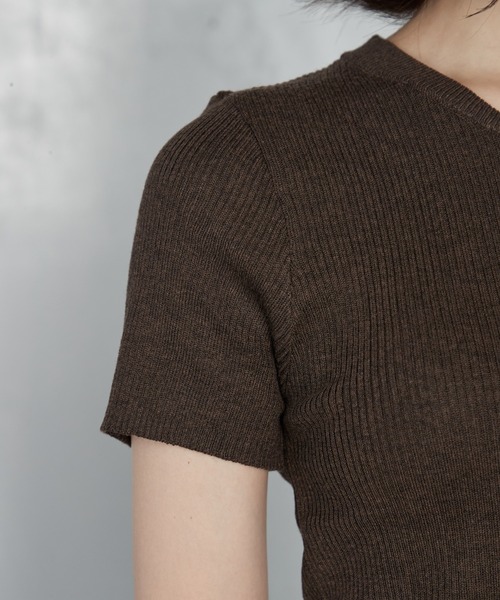 OFROOM(オフルーム)の「【2026秋冬新作】Rib Henley Knit Top|リブヘンリーニットトップ(ニット/セーター・レディース・ブラック/ブラウン/アイボリー・FREE)」の14枚目の写真
