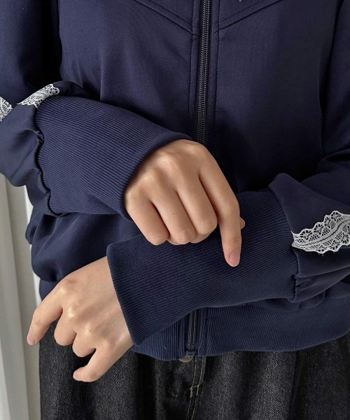 an another angelus（アンアナザーアンジェラス）の「ローズ刺繍トラックジャケット/fint フィント（ブルゾン・レディース・ネイビー/カーキ・FREE）」の3枚目の写真