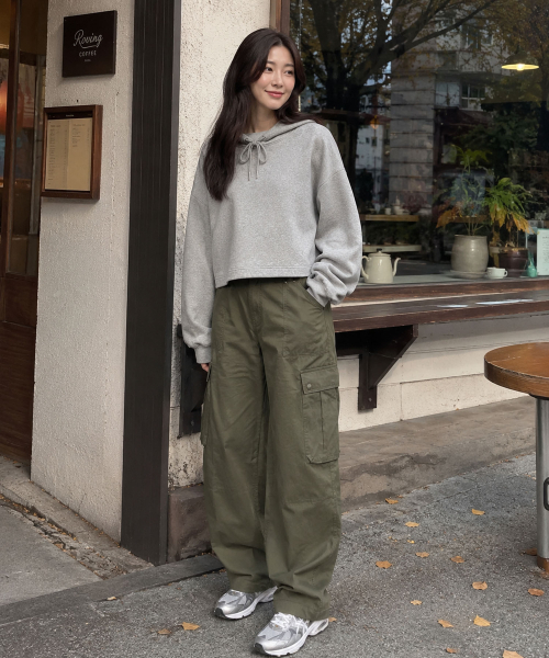 KOLEAT（コレット）の「クロップオーバーサイズヘビーノンプリントフードパーカー長袖（グレー）（パーカー・レディース・ライトグレー・FREE）」の7枚目の写真