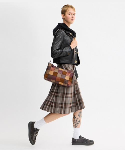 Coachtopia（コーチトピア）の「オルター/エゴ スラウチー ショルダー バッグ（ショルダーバッグ・レディース・ブラウン系その他・ONE）」の3枚目の写真