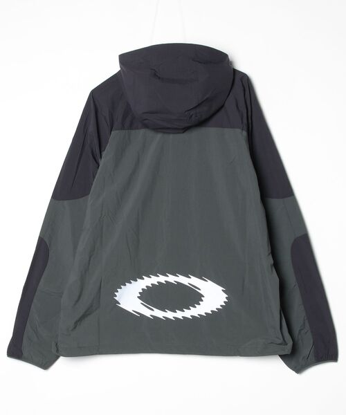 OAKLEY(オークリー)の「オークリー OAKLEY ICON S O-LIGHT DRY JACKET 1.0(ナイロンジャケット・メンズ・ブラック/オフホワイト/バーガンディー・LL/3L/M/L)」の4枚目の写真
