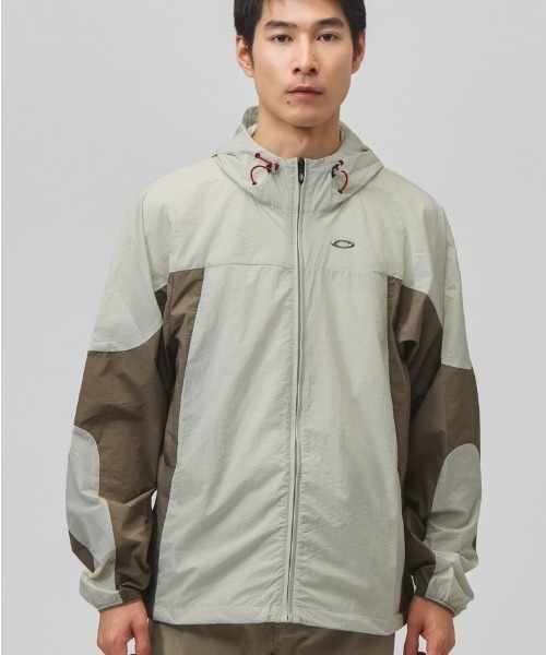 OAKLEY(オークリー)の「オークリー OAKLEY ICON S O-LIGHT DRY JACKET 1.0(ナイロンジャケット・メンズ・ブラック/オフホワイト/バーガンディー・LL/3L/M/L)」の1枚目の写真